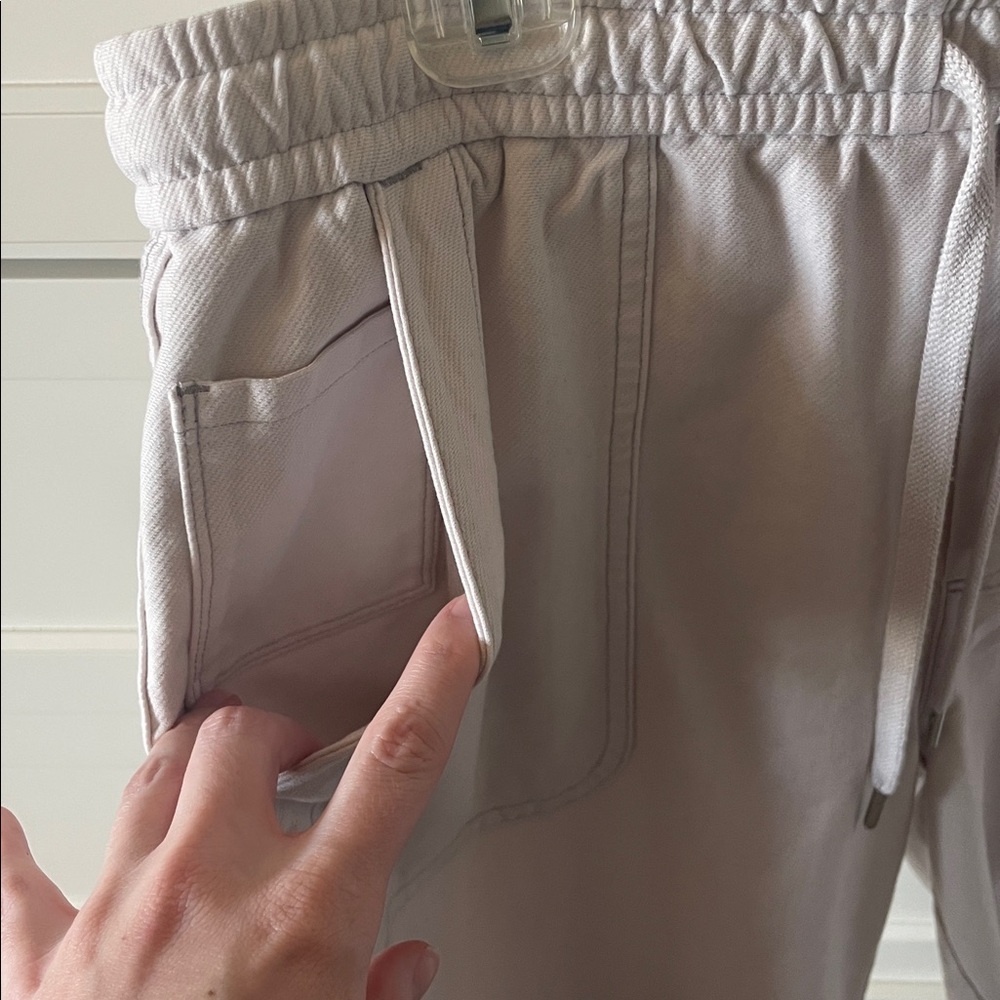 Athleta Men’s Birch Grey Farallon 9” Bermuda Shorts UPF50+ w/ Pockets - Size 12 - Picture 2 of 8